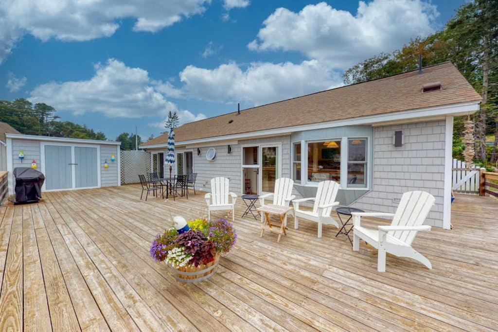 Boothbay Harbor House | Bayfront Cottage on Mill Cove w/Private Dock & Furnished Deck - Walk Downtown