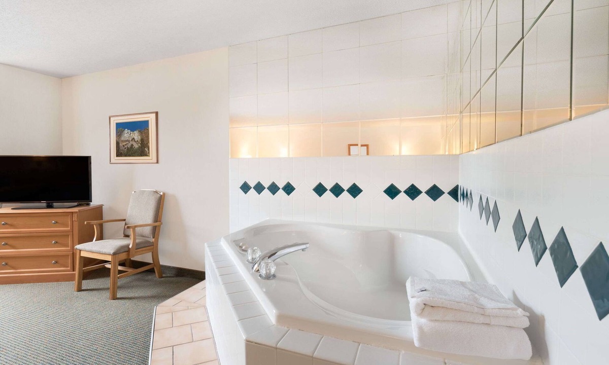 Hot Springs Hotel | Baymont by Wyndham Hot Springs