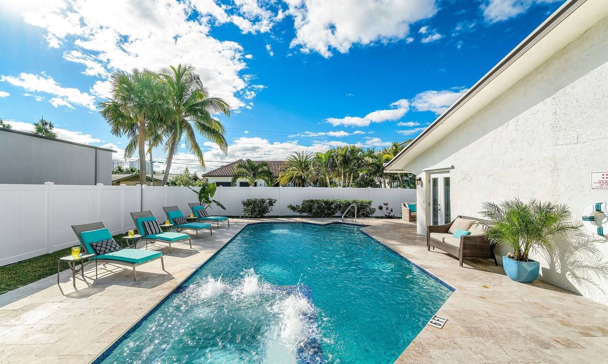 Singer Island House | Beach Lux Heated Pool w/Infinity Spa, Cabana, BBQ, Golden Tee Walk to Beach