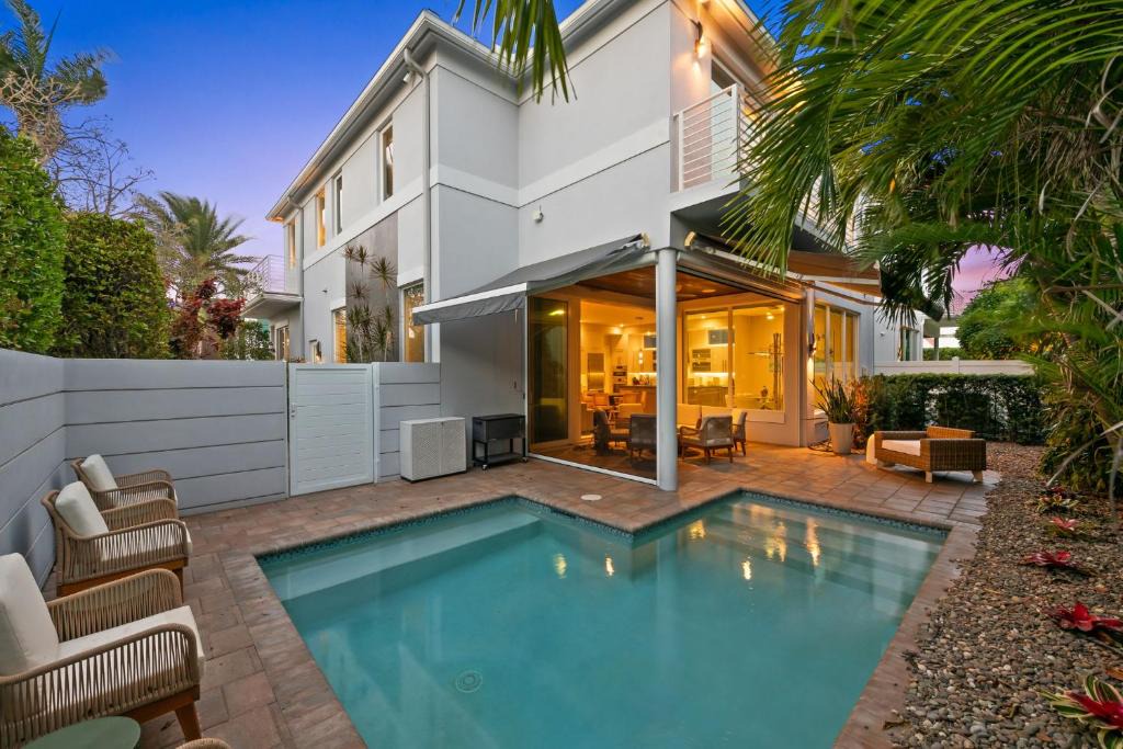 Dolphin Isles House | Beach next door Las Olas only 10 min away