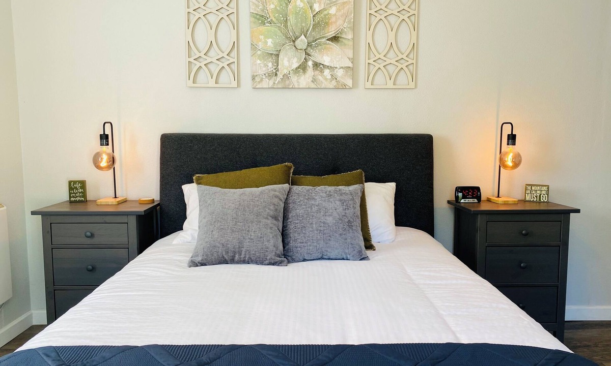 Hot Springs House | — Bear Bungalow Hot Springs — Fully Remodeled, Convenient Location