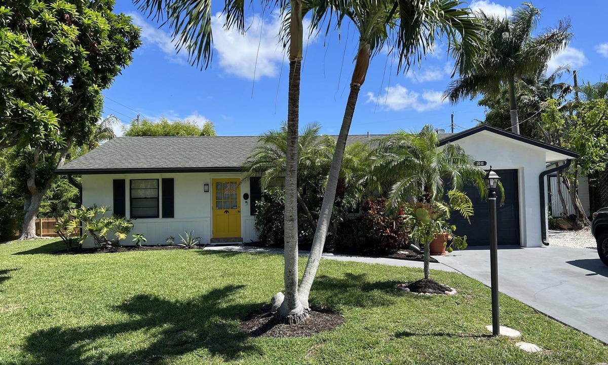 Lake Ida Shores House | Beautiful 2 Bedroom close to Beach & Atlantic Ave!
