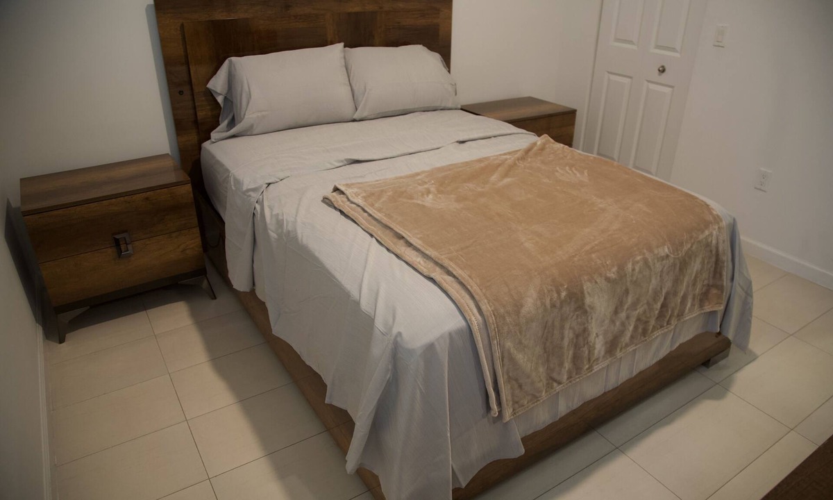 Miami Lakes Apartment | beautiful comfortable townhouse apartment, located in the must peaceful area.