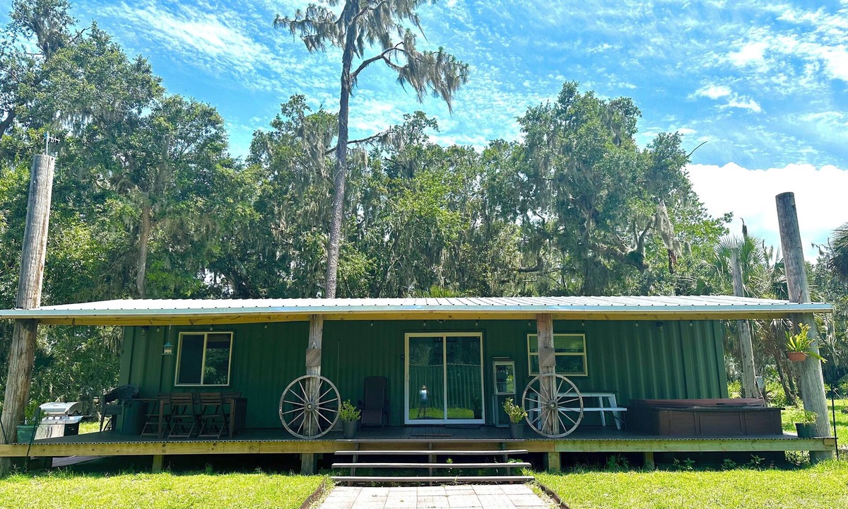 Nichols RV Rental | Beautiful Container Home in Lithia, FL for 4 people.