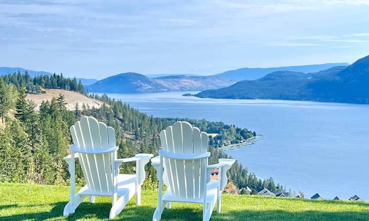 Central Okanagan Cottage | Beautiful Cottage with Pristine Lake View!