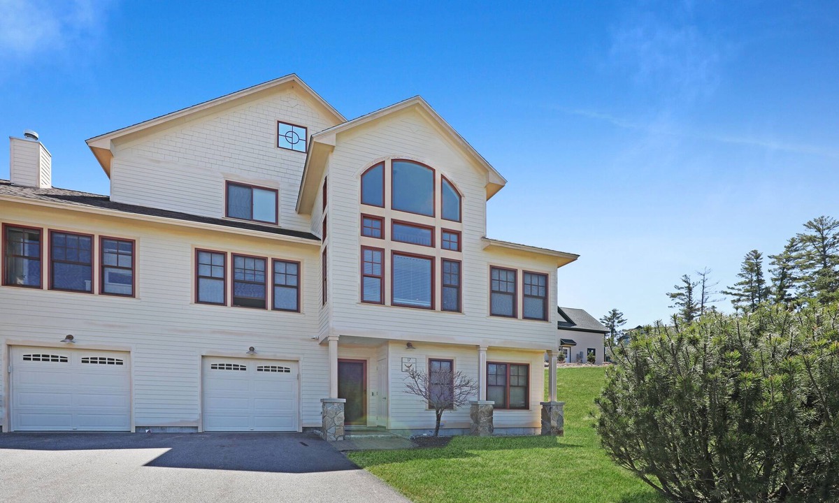 Thornton House | Beautiful home in Owl’s Nest close to River/Lake