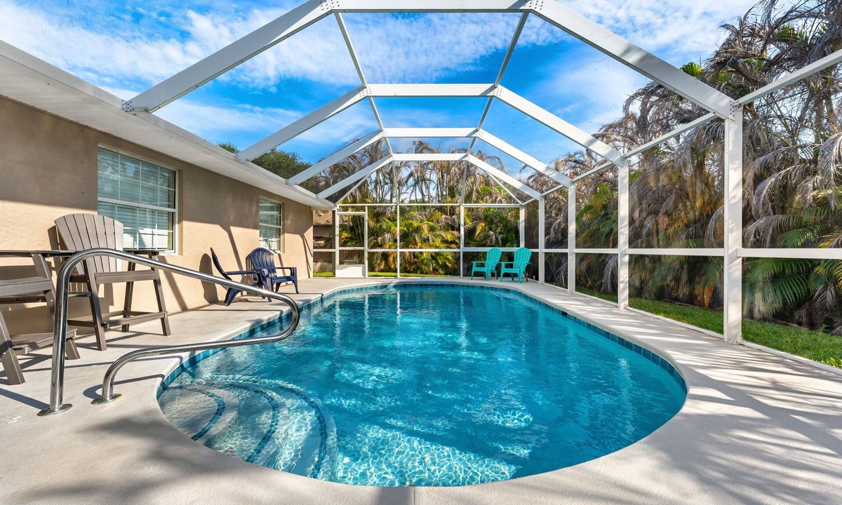 Sebastian Highlands House | Beautiful Inviting Home with a Pool, Outdoor Patio, & Gas Grill! 🌴