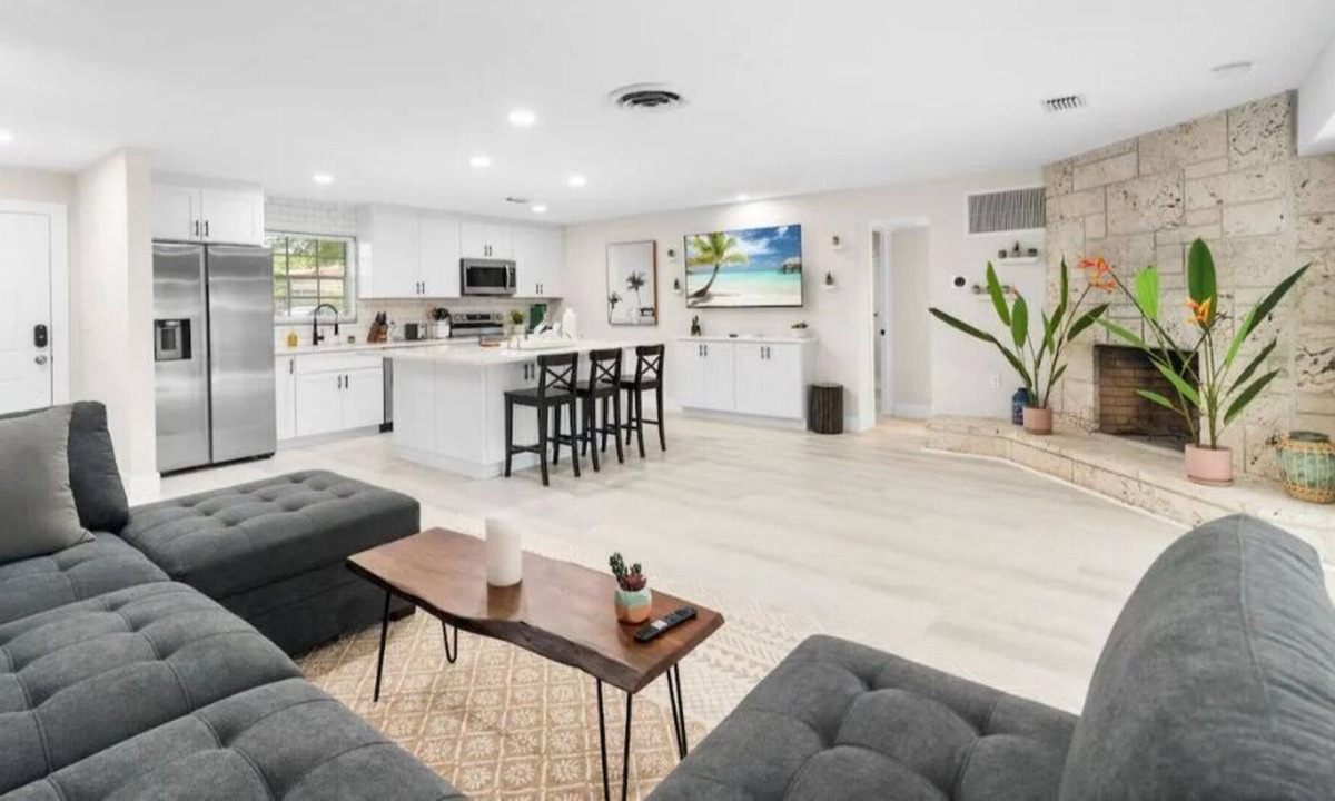 Lighthouse Point House | Beautiful Modern Renovated Family Oasis With Pool