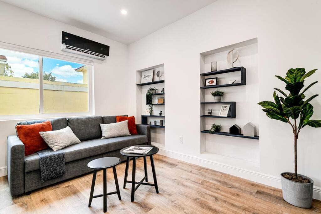 Coral Way Apartment | Beautiful Shenandoah One Bedroom Fast Internet Shen3