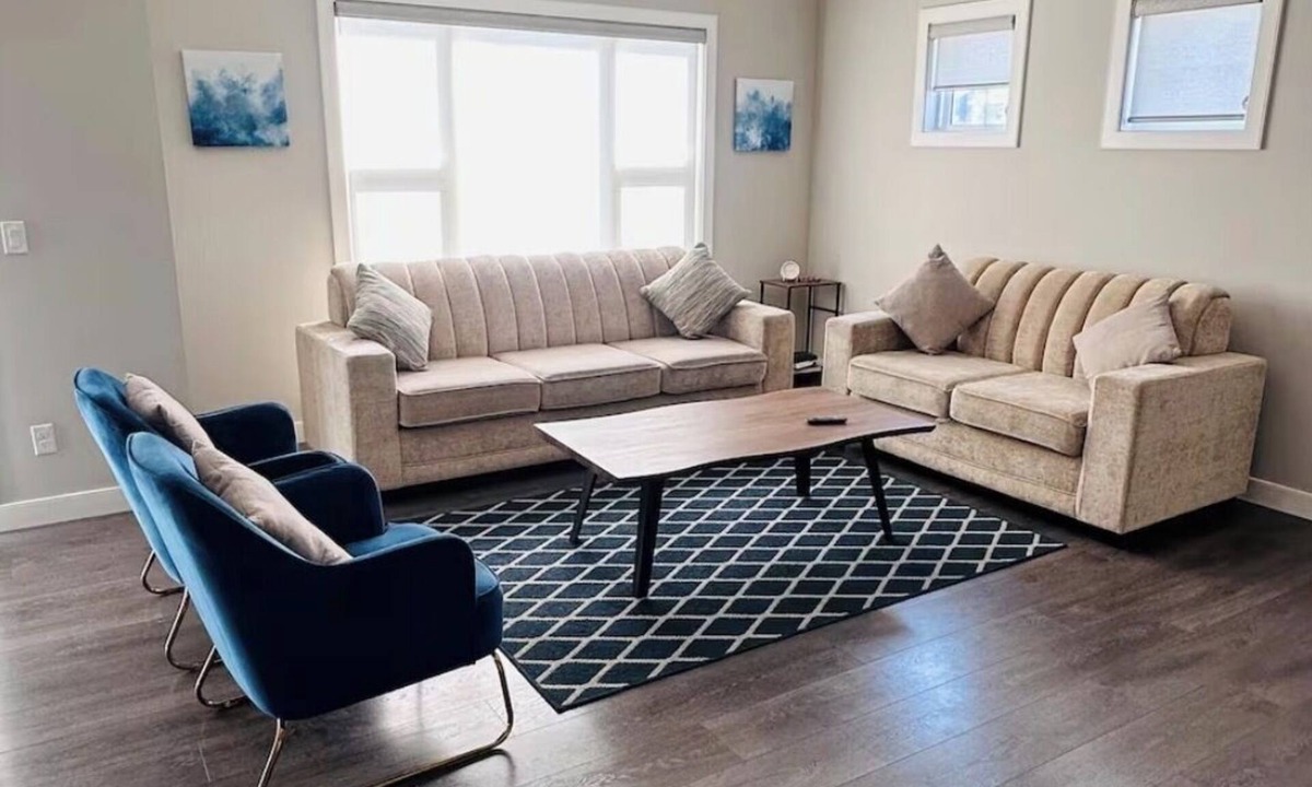 Calgary House | Beautiful Spacious Family Home Near YYC Airport