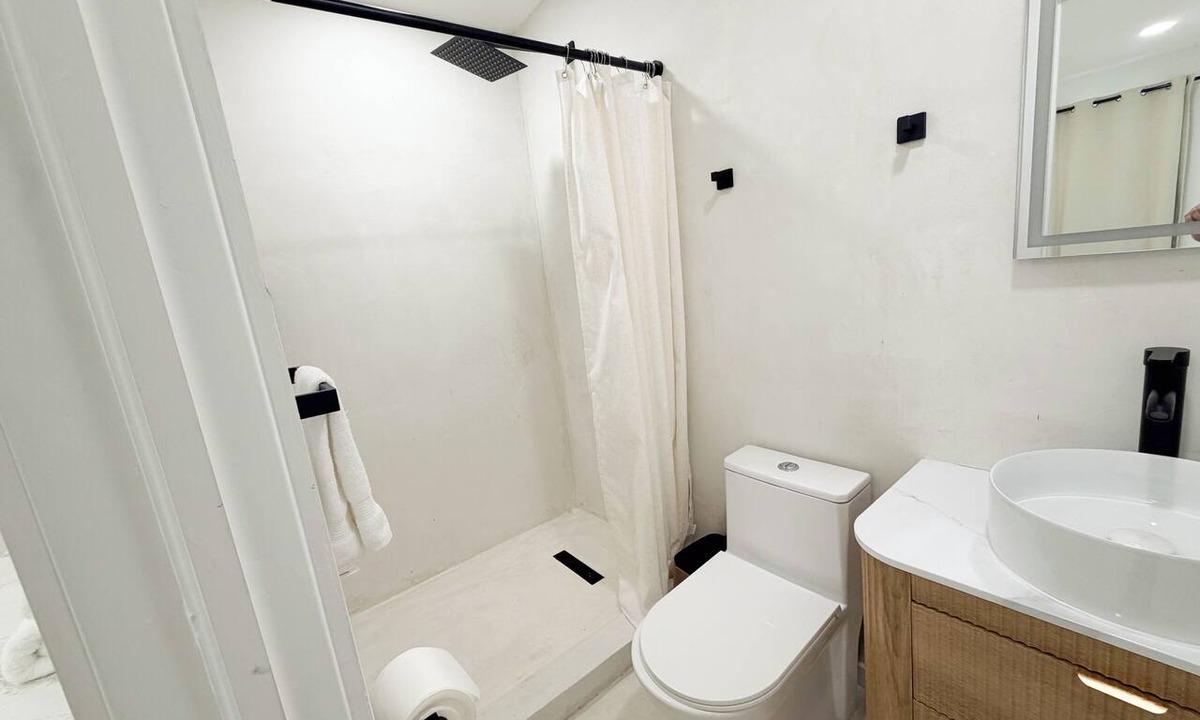 Driftwood House | Beautiful Studio near Hollywood Casino Guitar