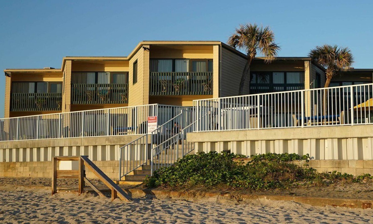 Central Beach Apartment | Beautiful studio unit at resort, sleeps 4