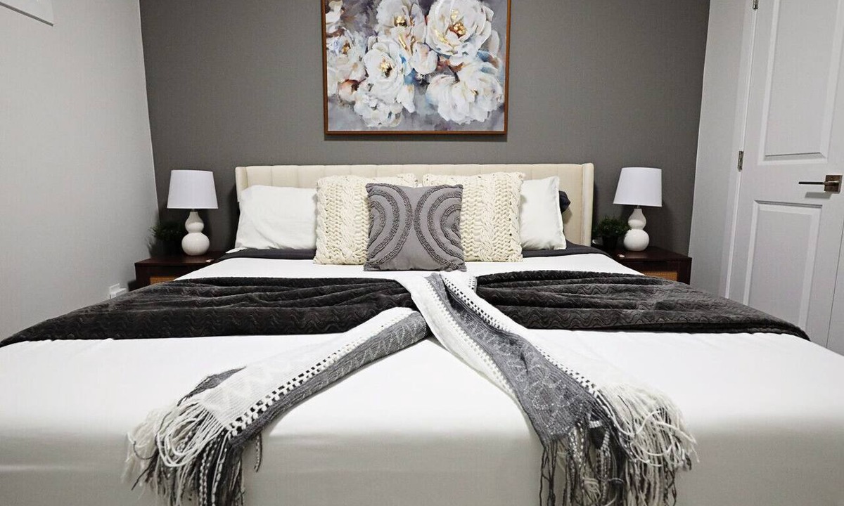 Southwest Edmonton Condo | Beautiful Suite King Bed|Long Stays|Disney|Airport