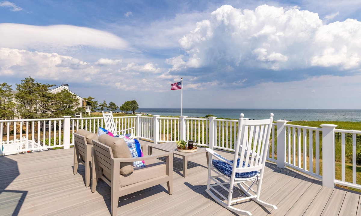 Hampton House | Beautiful Upscale Oceanside Home on Plaice Cove