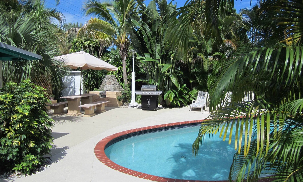 Parker Ridge House | Beautiful Vacation Home 3 BR/2 BA with Private Heated Pool