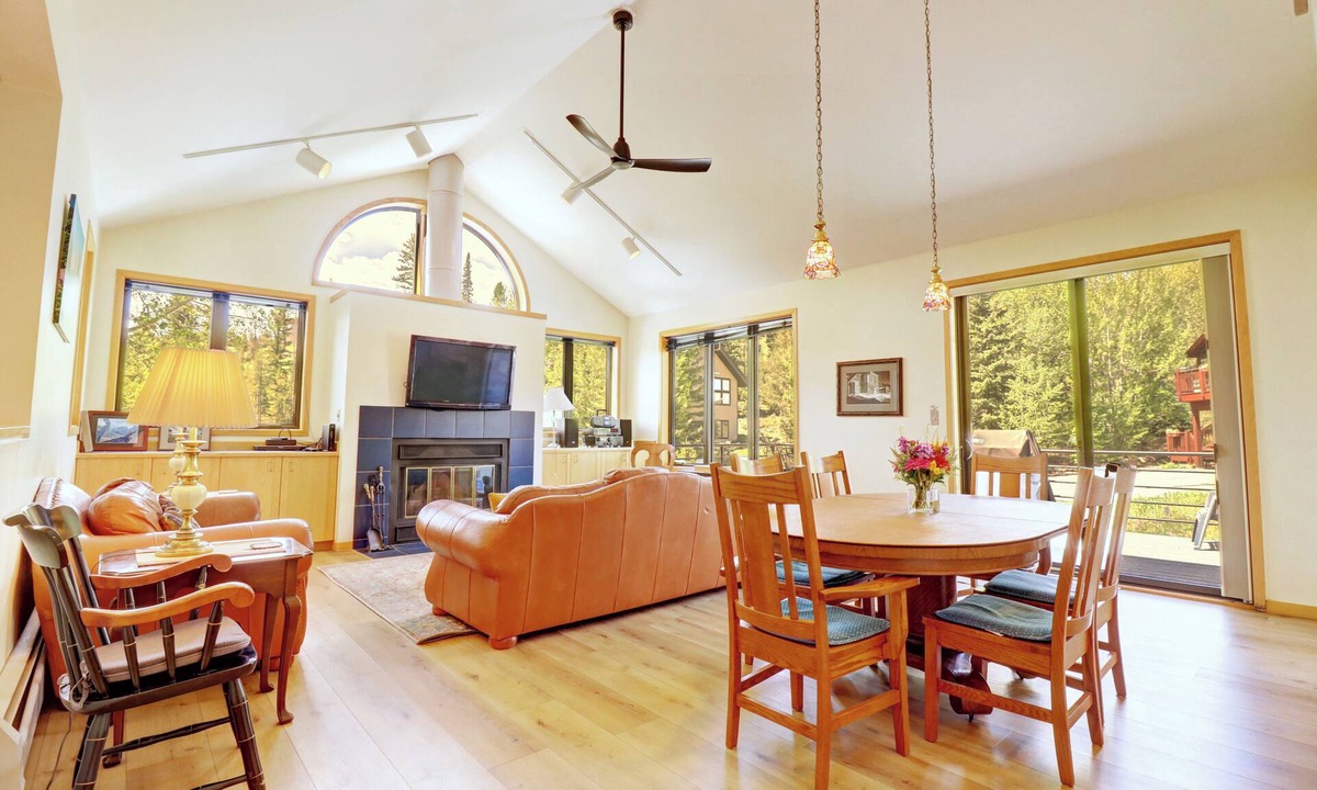 Keystone House | Beautiful Views, Awesome Amenities, 195 Eastridge