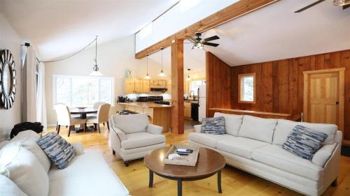 Campton House | Bell Valley 146 Estates Pet Friendly Home in Waterville Estates
