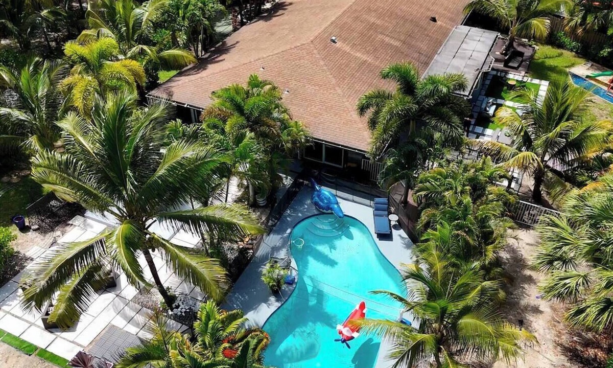 Deerfield Beach Villa | BEST LOCATION, Few min walk, Bike to Deerfield Beach and Pier. one acre property