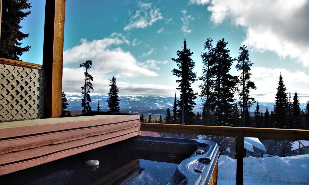 Snow Pine Estates Ski Chalet | Big White Chalet with Private Hot Tub and Monashee Mountain Views!