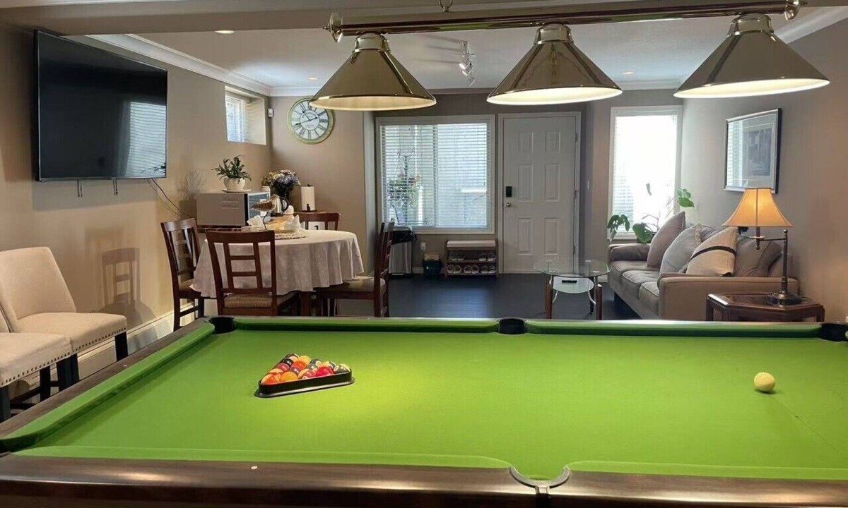 Surrey Apartment | Billiards & Relaxation High-End 2BR Surrey Retreat