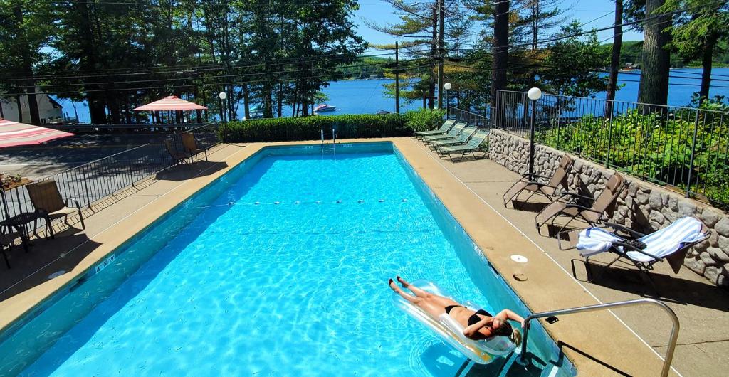 Laconia Hotel | Birch Knoll Motel