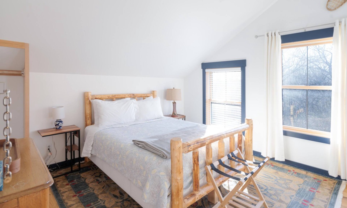Hinesburg Hotel | Birch Sunset - private room in a Cozy boutique hotel in Hinesburg, Vermont