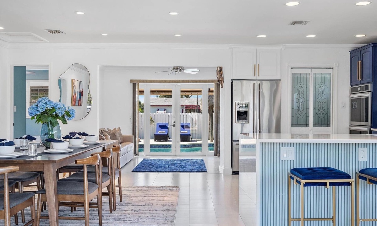 Royal Poinciana House | Blue Wave Retreat At Hollywood Beach 3 Bedroom Home