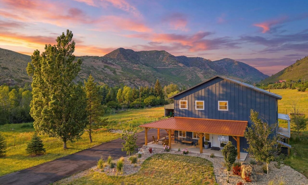 Oakley House | Blue Willows : Alpine Escape Home