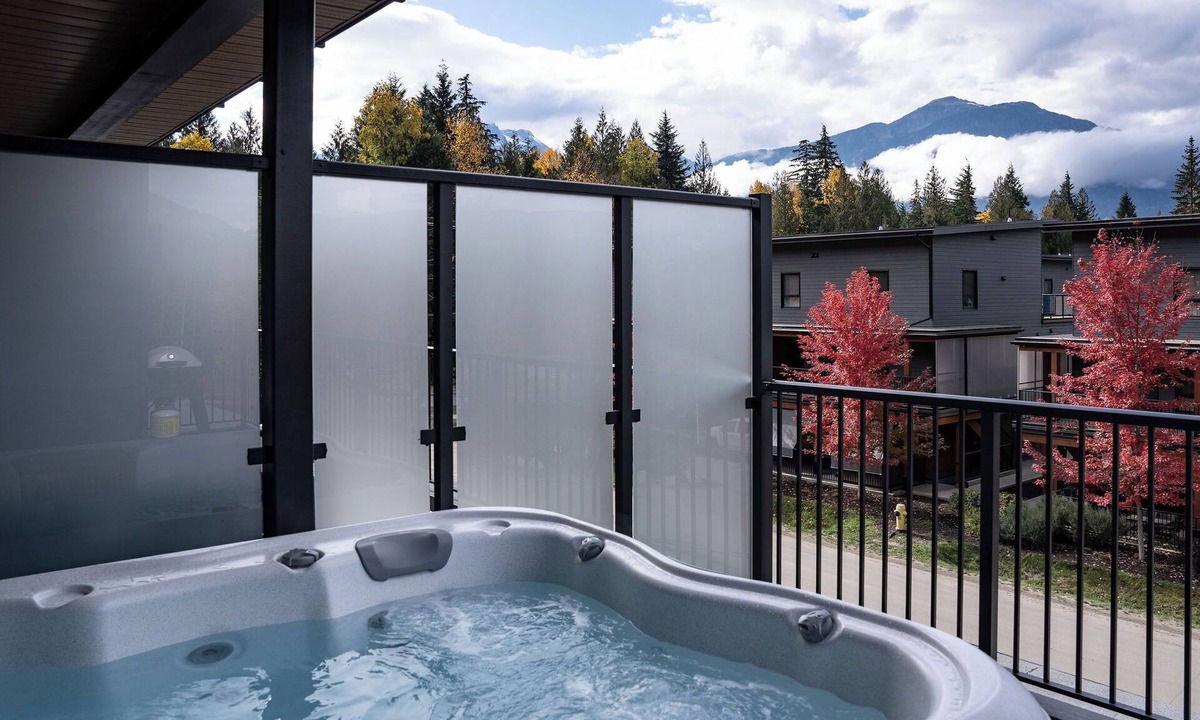 Revelstoke Condo | Bluebird Daze