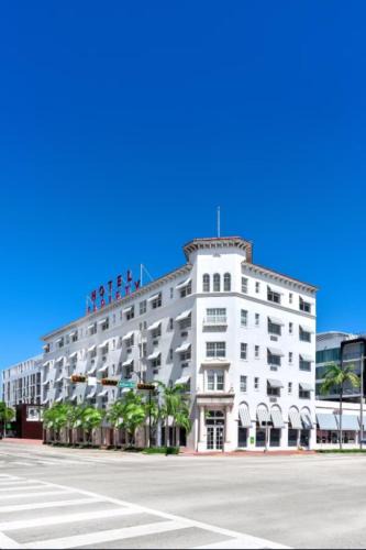 West Avenue Hotel | Bluebird Suites at The Apex Miami
