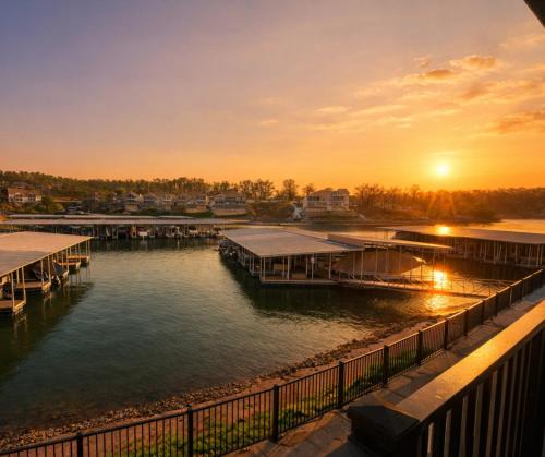 Almont House | Blueys Lakefront 2 Bed and 2 Bath Condo