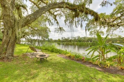 LaBelle House | Boat Lift & Private Dock: Riverfront LaBelle Gem