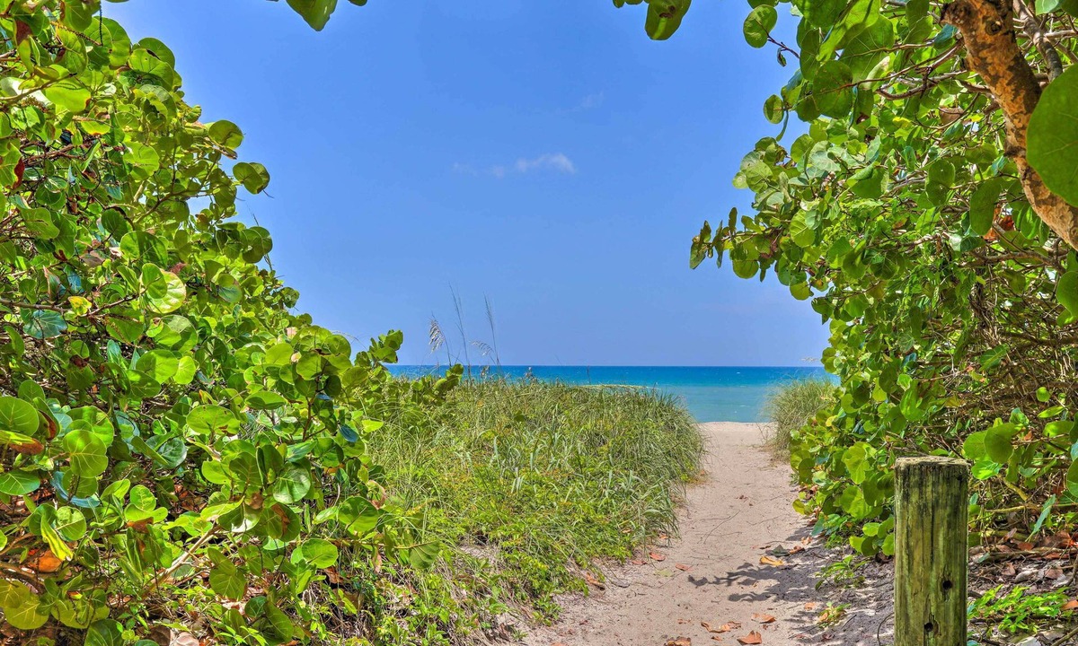 Hutchinson Island South Cottage | Boat Owner's Paradise: Jensen Beach Home w/Dock!