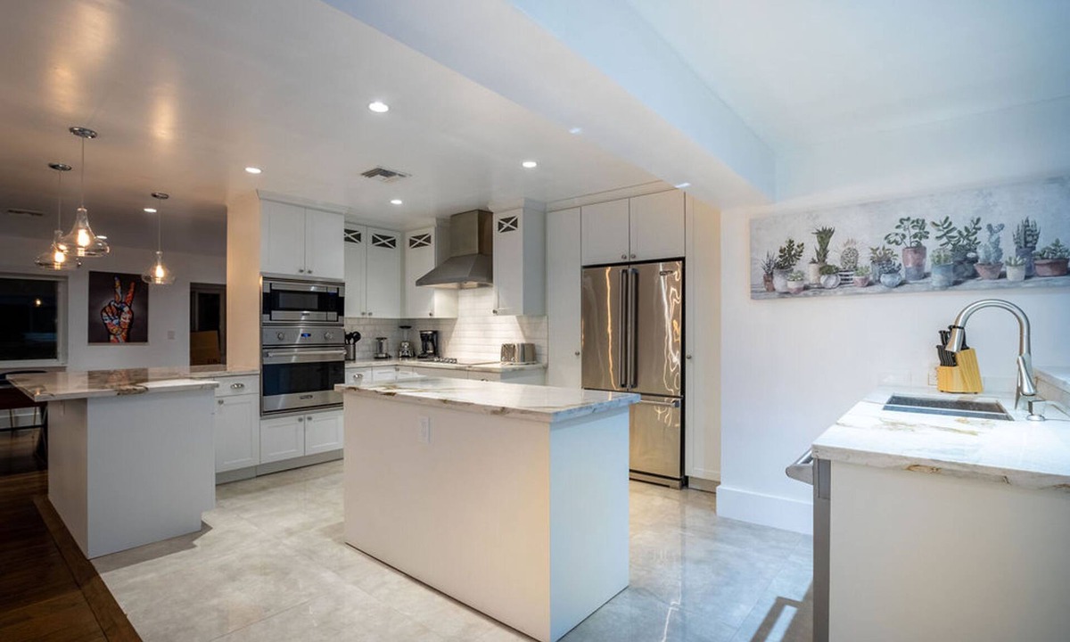 El Portal Villa | Boho Villa 4BR Villa With Canal View Sand VB CT
