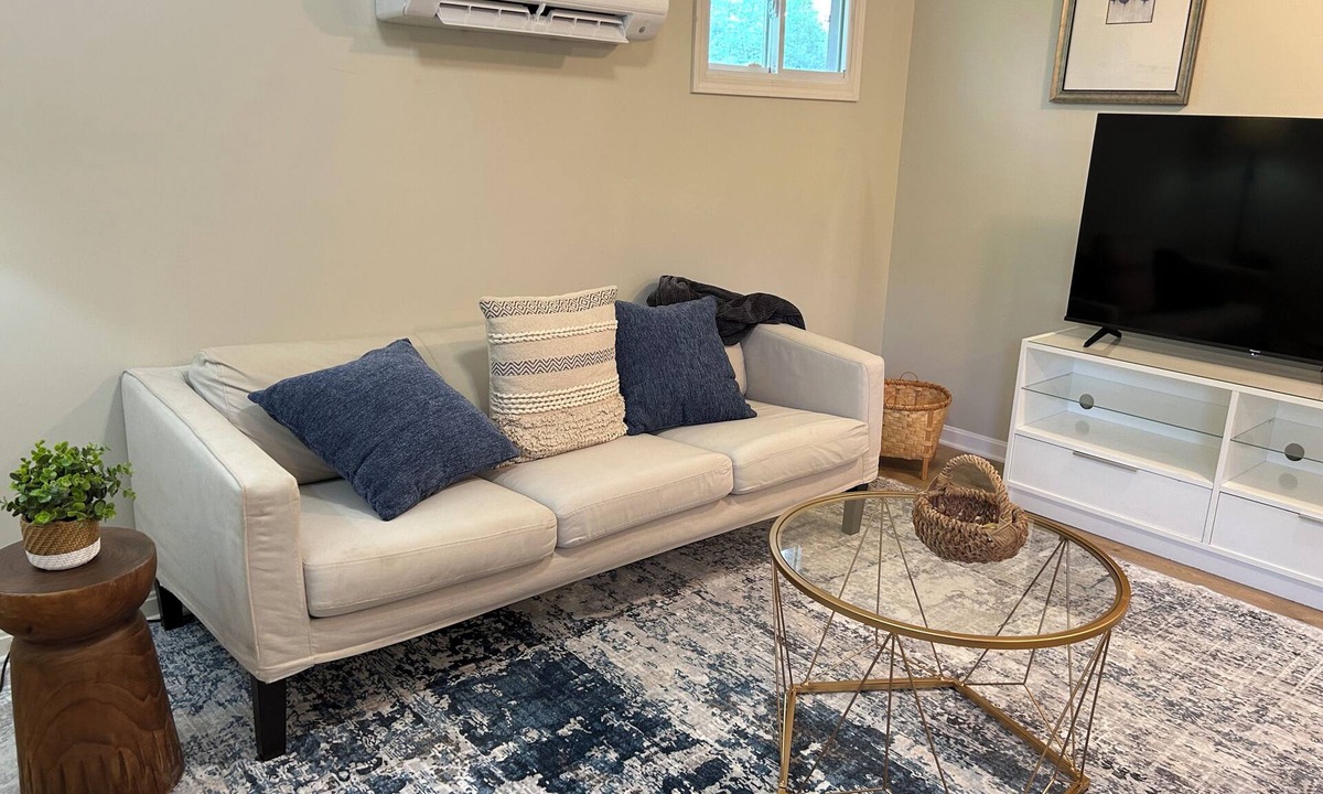 Hudson Apartment | Boston Mills Guesthouse- Historic Hudson