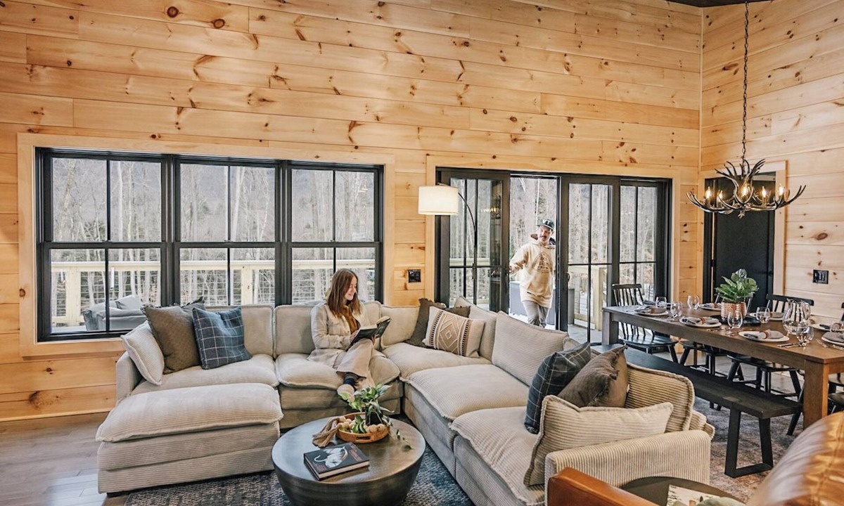 Sunderland Cabin | Boulder Run Cabin-Mountain Views/Sauna/Hot Tub/EV Charger