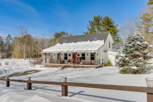 Bradford House | Bradford Group Getaway! Cabin w/Deck & Fire Pit