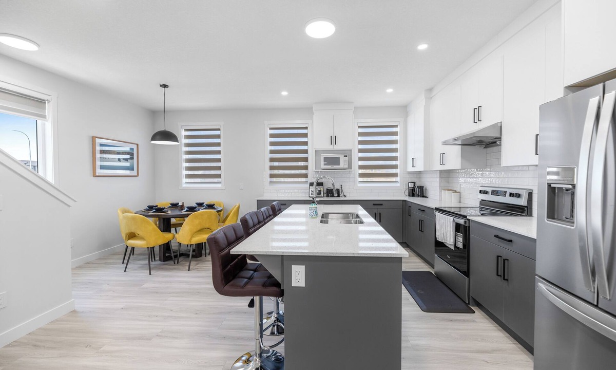 Calgary House | Brand New 2025 Modern Townhome Near YYC Airport | Garage Parking