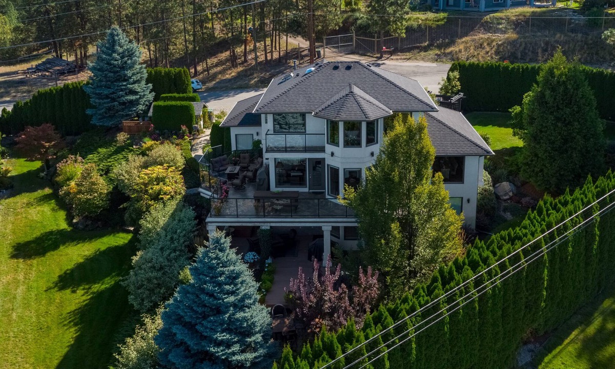 Southeast Kelowna House | Brand New Listing! Private Family Vacation Estate with Lake View and City View.