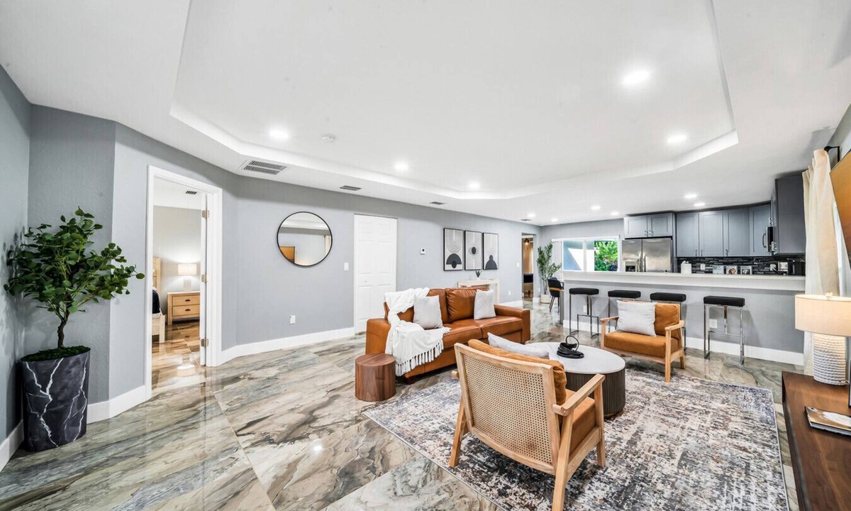 Jog Road House | Brand New Modern Villa - Fully Fenced Backyard