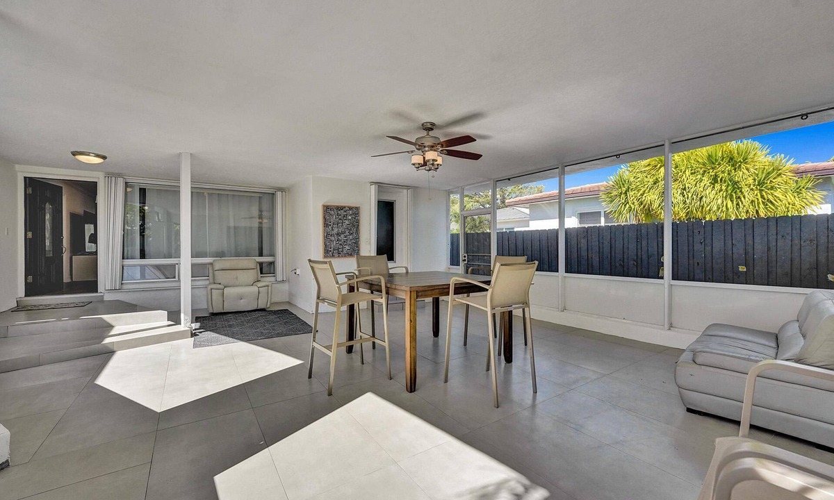 Surfside House | Brand new renovated quiet house in Surfside.