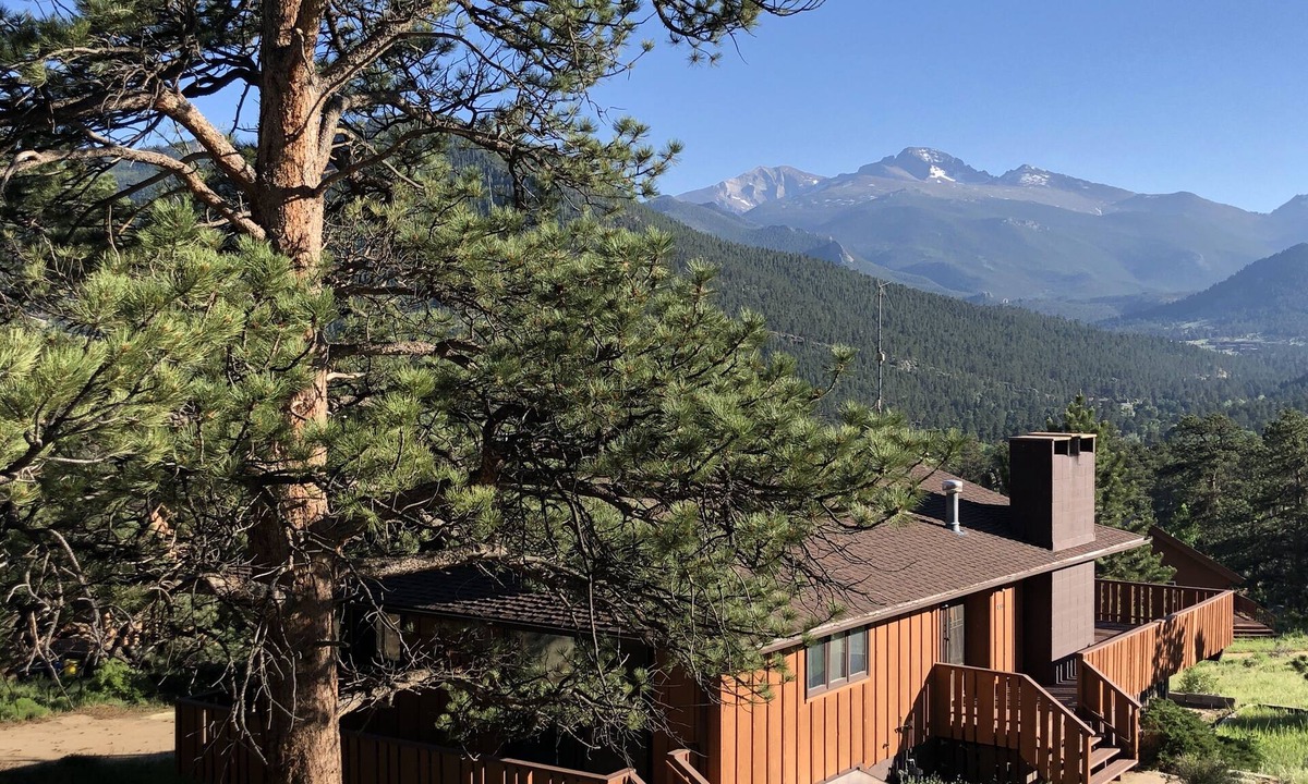 Estes Park House | Breathtaking Views, Huge Deck, Private, Fireplace, 4 Bedroom 2 Bath, Sleeps 10