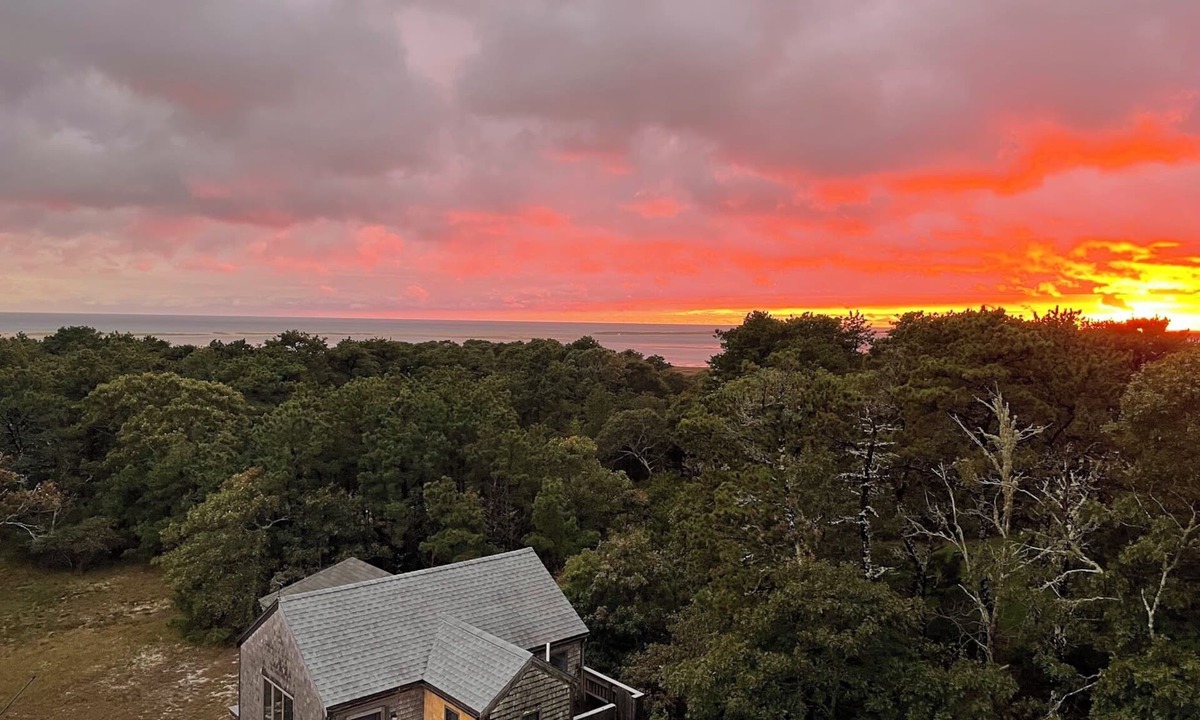 Edgartown House | Bright and airy 4-bedroom house on Chappy near Wasque