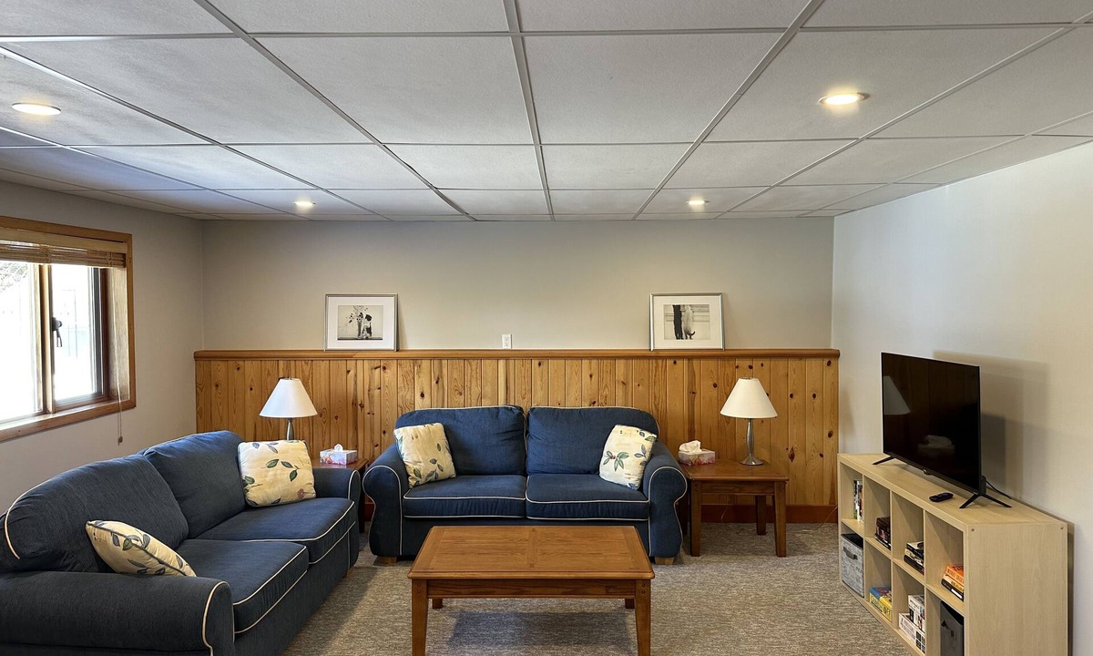 Rossland House | Bright Basement Suite on a Goat Farm
