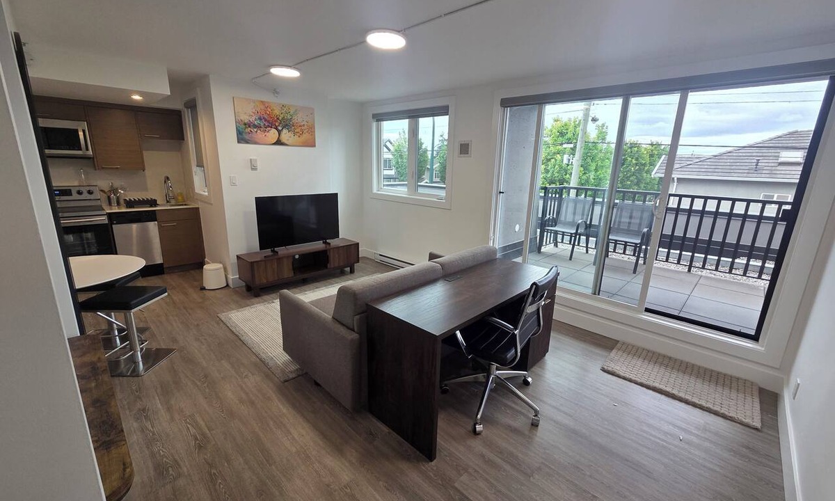 Sunset Apartment | Bright & Spacious | Private |Clean | A/C | WiFi