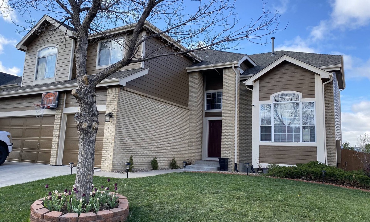 Centennial House | Bright Walk-Out 2BR · Private Patio & Yard · Quiet Area