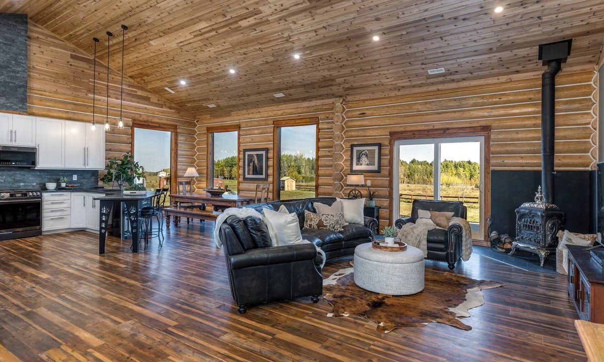 Alberta Other | Bring the Family or Your Focus: 5-Acre Log Home w/Starlink + Forest Views