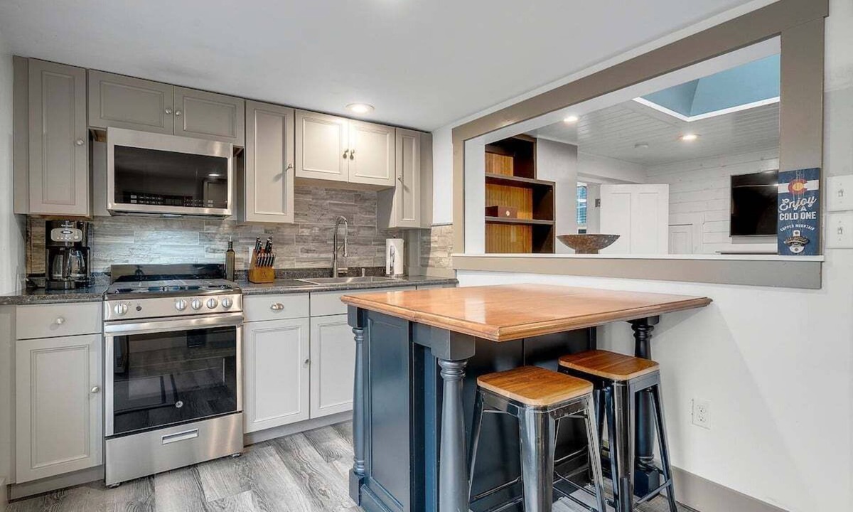 Bethel Apartment | Broad Street 2 | Chickadee