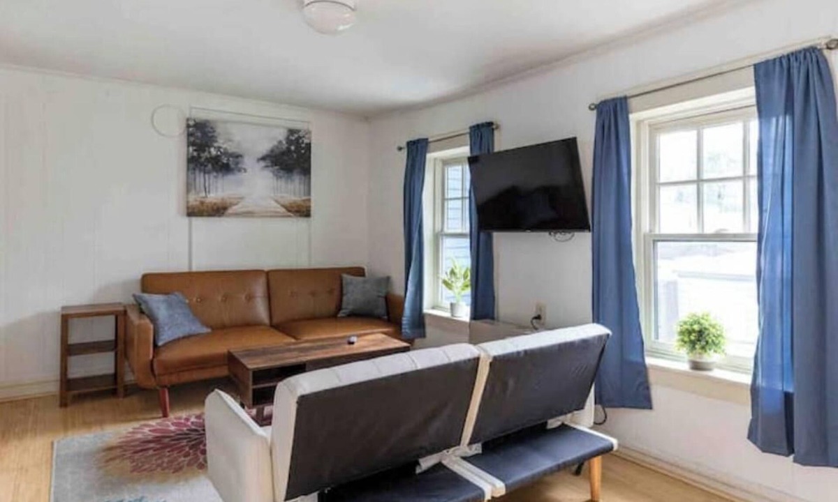 Old North End Apartment | BTV Metro Apartment: 2nd floor, parking