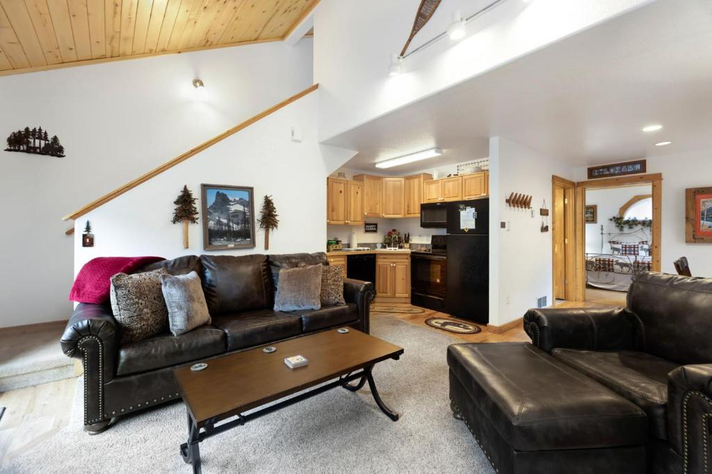 Fall River Estates Apartment | Bugle Pointe A09 by Estes Park Condos